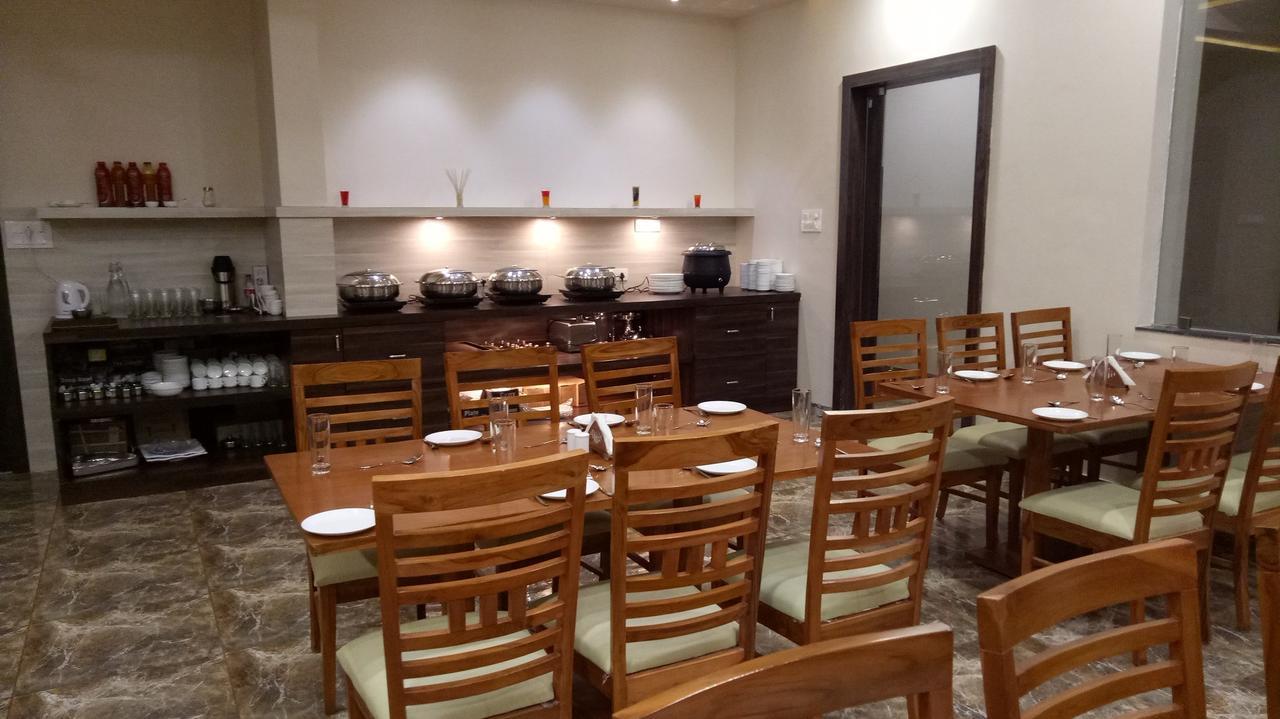 מלון Dwārka Swati Svasti 3B מראה חיצוני תמונה