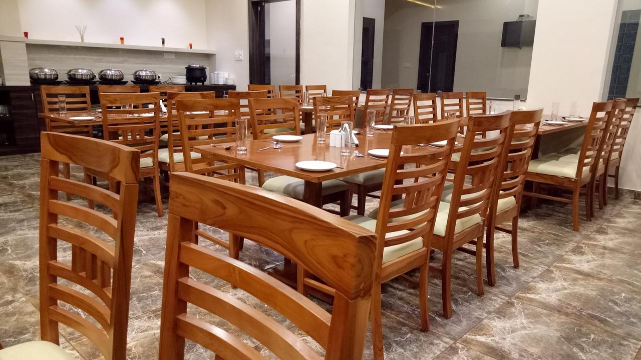 מלון Dwārka Swati Svasti 3B מראה חיצוני תמונה